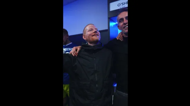 Acionista, Ed Sheeran celebra retorno de clube à Premier League - img