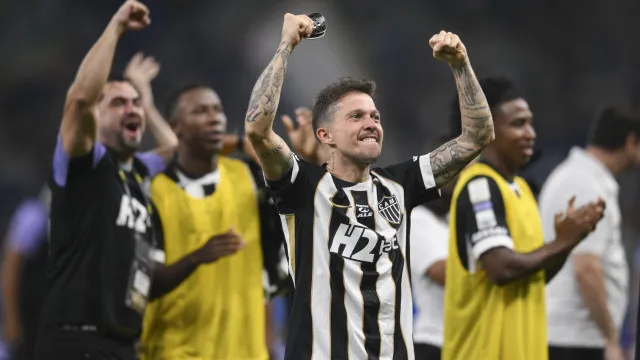 Atlético-MG domina e vence Cruzeiro em clássico brigado com três expulsões - img
