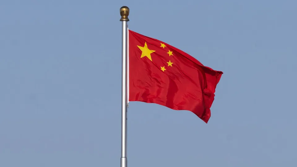 China ignora sanções dos EUA contra empresas chinesas por ligação ao Irã - img