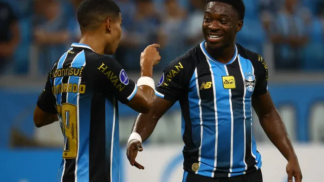 Com um a menos, Athletico segura empate com Grêmio em Curitiba - img