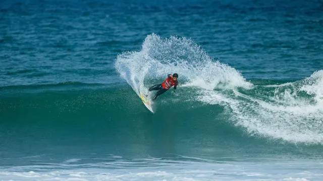 Filipe Toledo surfa ao lado de golfinhos em Gold Coast: 'Coisas que só o surfe proporciona' - img
