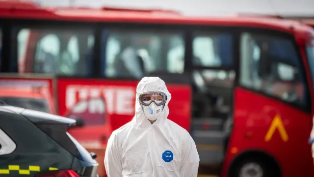 Hantavírus: As imagens da operação "inédita" no cruzeiro em Tenerife - img