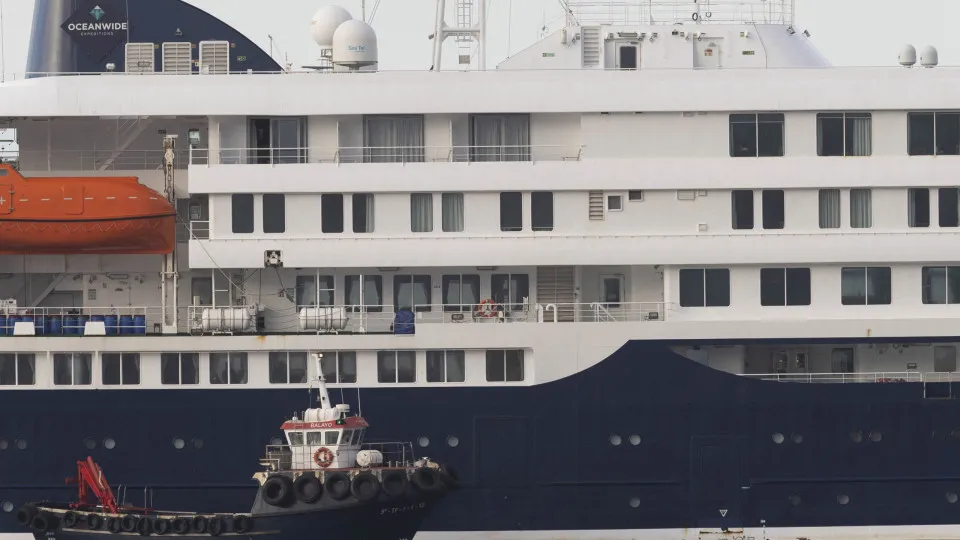Hantavírus: Começa desembarque de ocupantes de cruzeiro nas Canárias - img