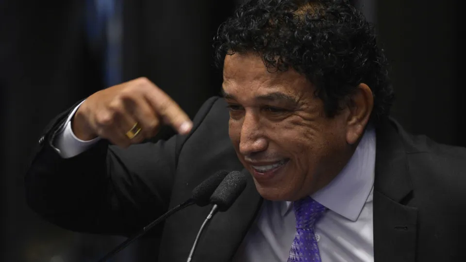 Magno Malta dá tapa na cara de técnica durante exame no DF: "Imunda" - img