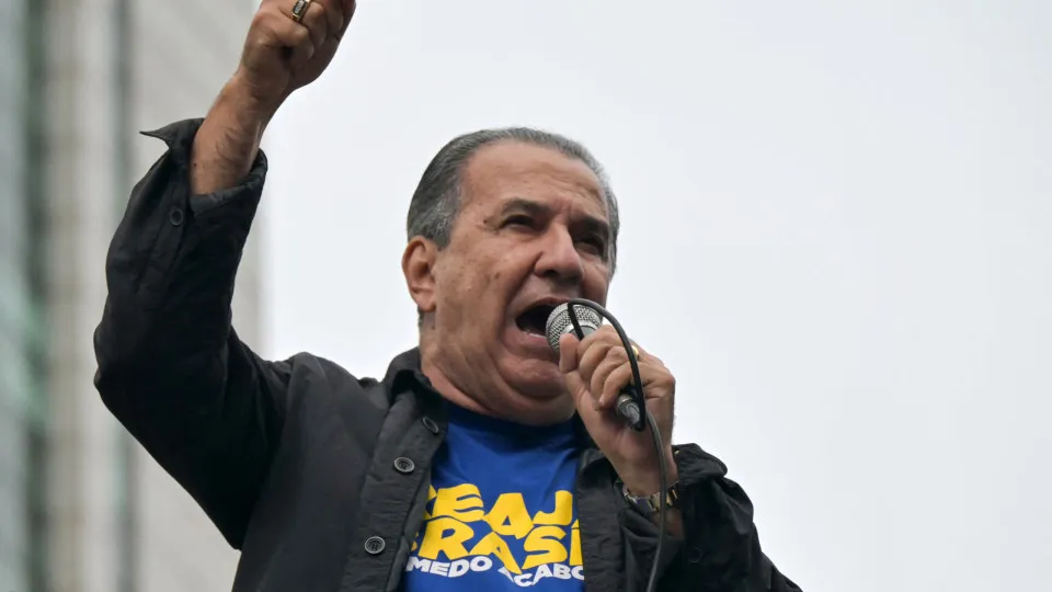 Malafaia diz ser alvo de perseguição do STF em culto ao lado de Flávio Bolsonaro no Rio - img